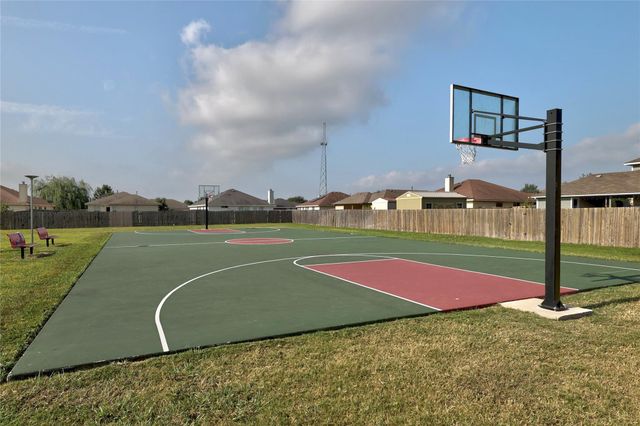 125 Bayliss ST, Hutto, TX 78634