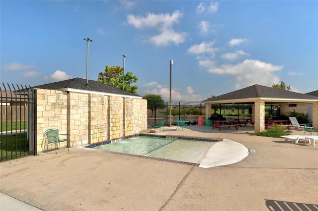 125 Bayliss ST, Hutto, TX 78634