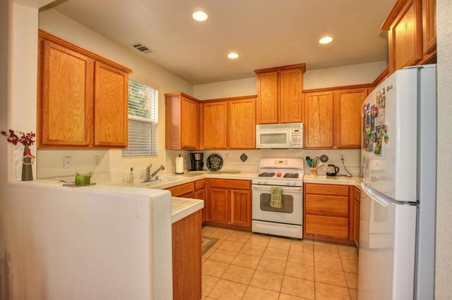 2409 Coffeeberry Rd, West Sacramento, CA 95691