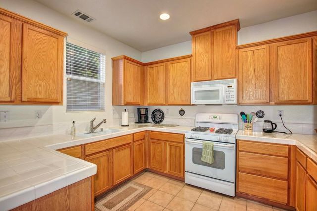 2409 Coffeeberry Rd, West Sacramento, CA 95691