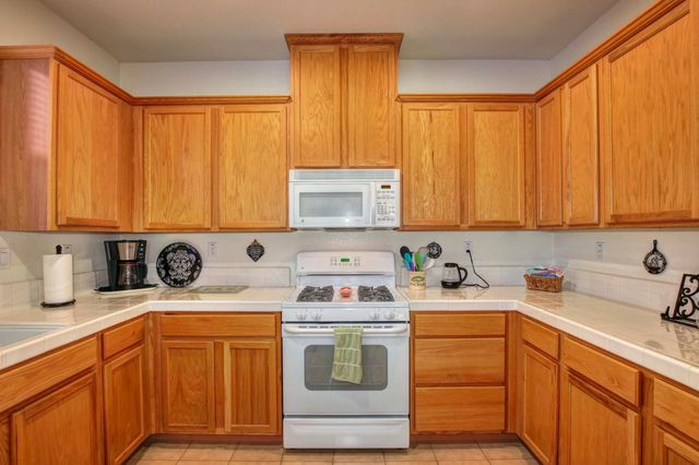 2409 Coffeeberry Rd, West Sacramento, CA 95691