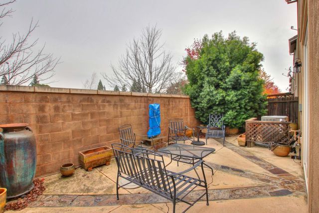 2409 Coffeeberry Rd, West Sacramento, CA 95691