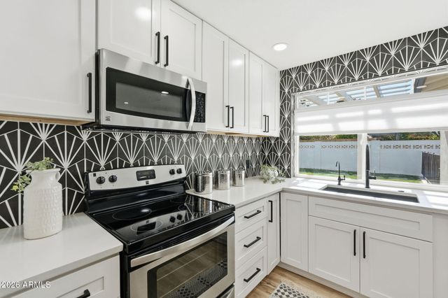 11608 N 32ND Place, Phoenix, AZ 85028