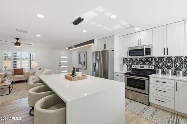 11608 N 32ND Place, Phoenix, AZ 85028