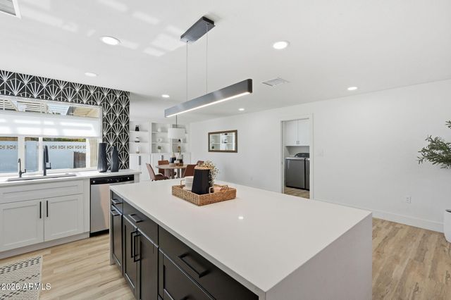 11608 N 32ND Place, Phoenix, AZ 85028