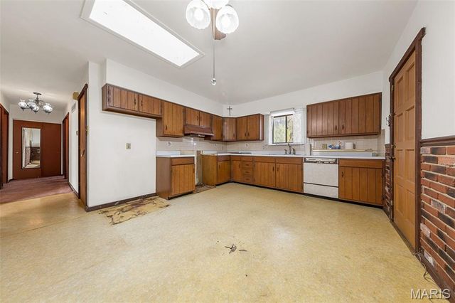 3902 Jane Avenue, St Ann, MO 63074