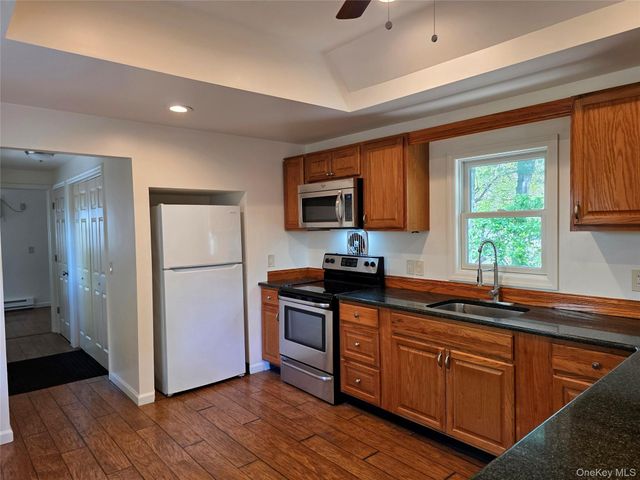 9 Laurelton Avenue, Selden, NY 11784