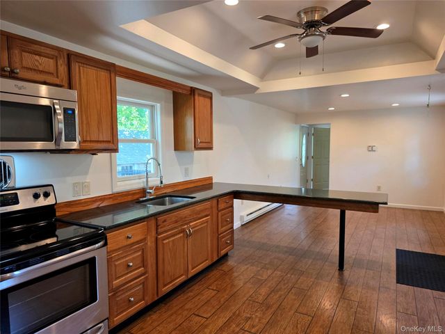 9 Laurelton Avenue, Selden, NY 11784