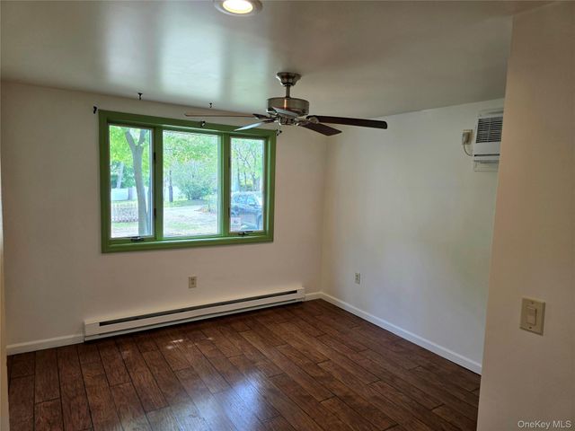 9 Laurelton Avenue, Selden, NY 11784