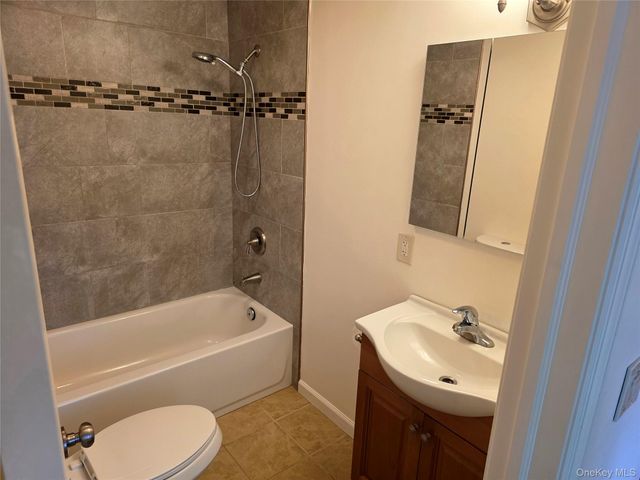 9 Laurelton Avenue, Selden, NY 11784