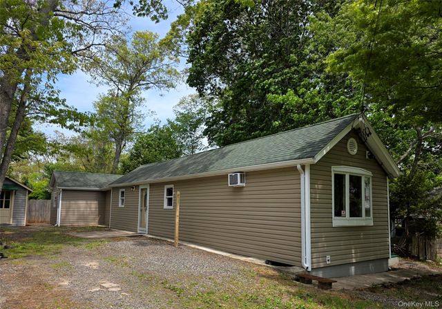 9 Laurelton Avenue, Selden, NY 11784