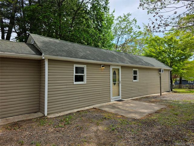 9 Laurelton Avenue, Selden, NY 11784