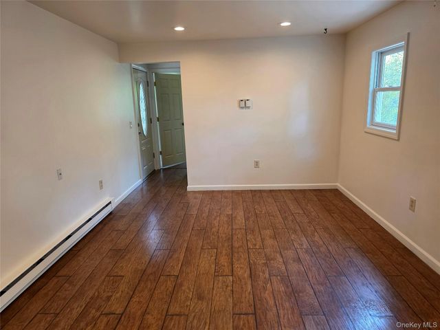 9 Laurelton Avenue, Selden, NY 11784