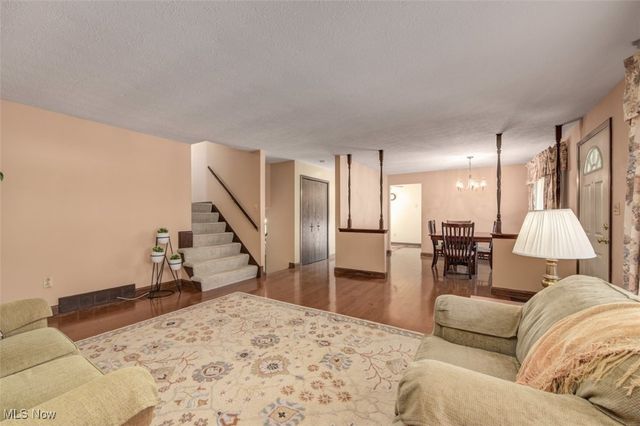 15279 Walnut Creek Drive, Strongsville, OH 44149