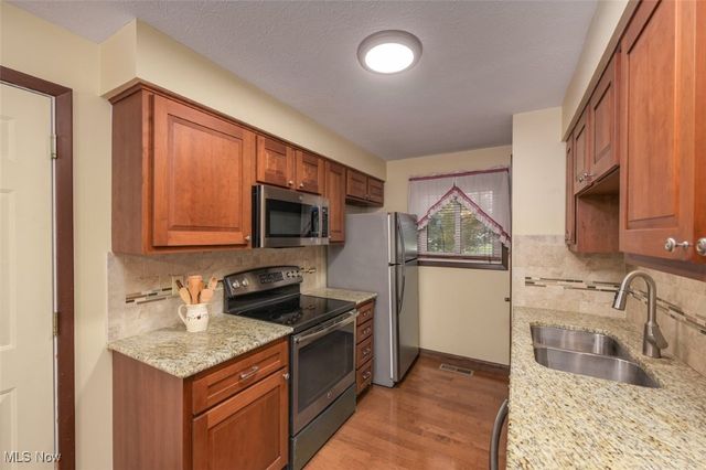 15279 Walnut Creek Drive, Strongsville, OH 44149