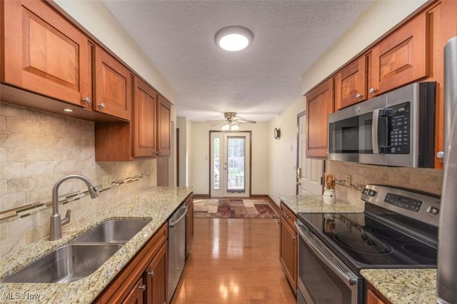 15279 Walnut Creek Drive, Strongsville, OH 44149