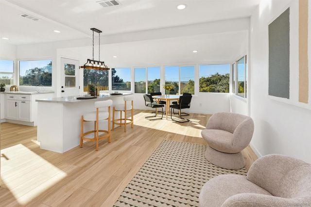 4205 Mason St., San Diego, CA 92110