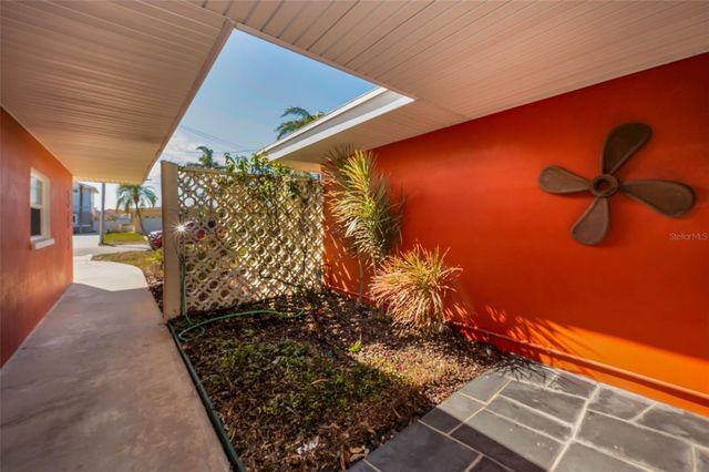 366 LA HACIENDA DRIVE, Indian Rocks Beach, FL 33785