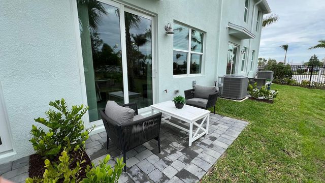 492 Salisbury Circle, Fort Pierce, FL 34982