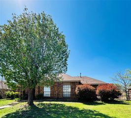 2246 Arbor Creek Drive, Carrollton, TX 75010