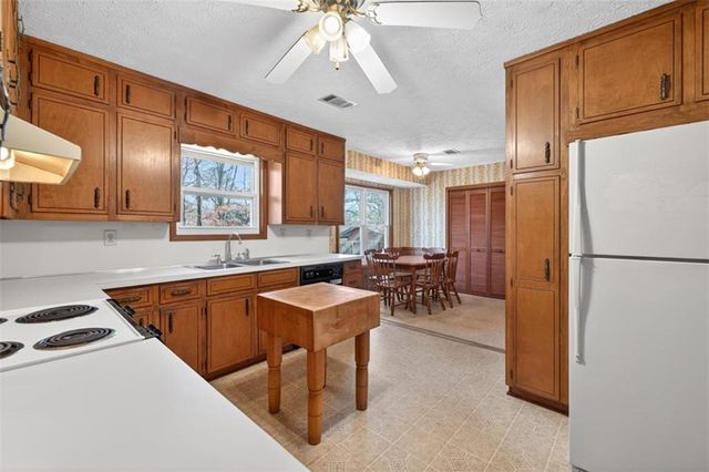 564 Mill Run Place, Lawrenceville, GA 30046