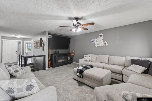 2609 Aberdeen Drive, Papillion, NE 68133