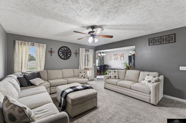 2609 Aberdeen Drive, Papillion, NE 68133
