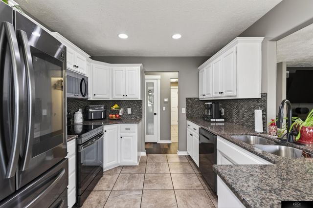 2609 Aberdeen Drive, Papillion, NE 68133