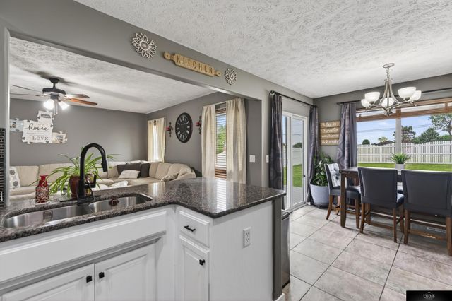 2609 Aberdeen Drive, Papillion, NE 68133
