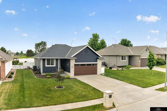 2609 Aberdeen Drive, Papillion, NE 68133