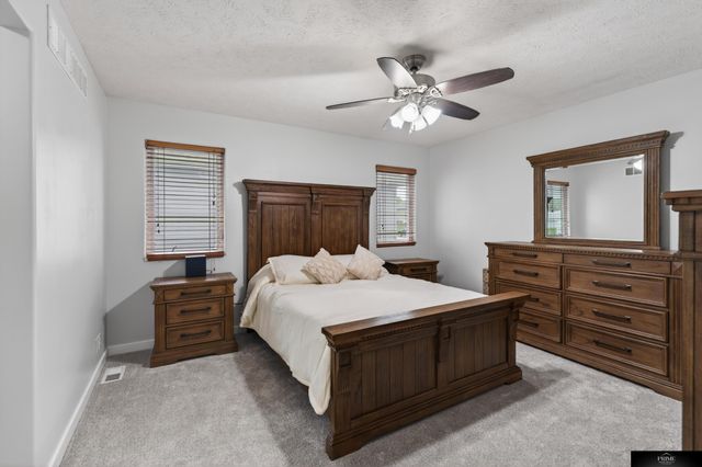 2609 Aberdeen Drive, Papillion, NE 68133