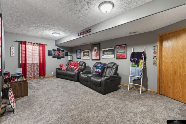 2609 Aberdeen Drive, Papillion, NE 68133