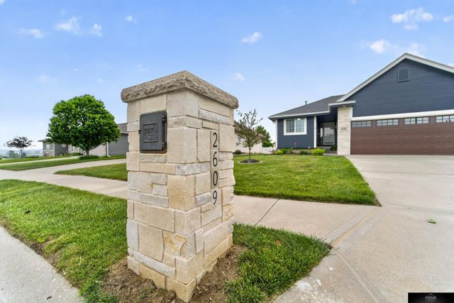 2609 Aberdeen Drive, Papillion, NE 68133