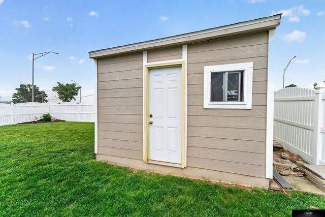 2609 Aberdeen Drive, Papillion, NE 68133