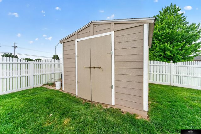 2609 Aberdeen Drive, Papillion, NE 68133