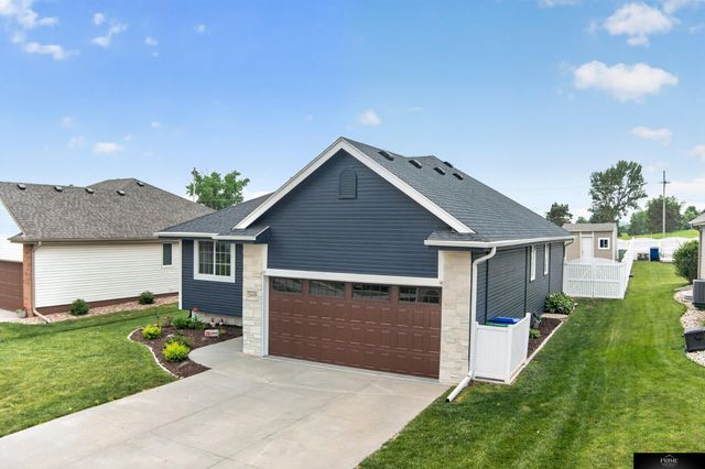 2609 Aberdeen Drive, Papillion, NE 68133