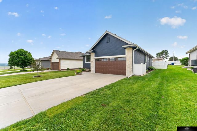 2609 Aberdeen Drive, Papillion, NE 68133