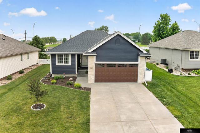 2609 Aberdeen Drive, Papillion, NE 68133