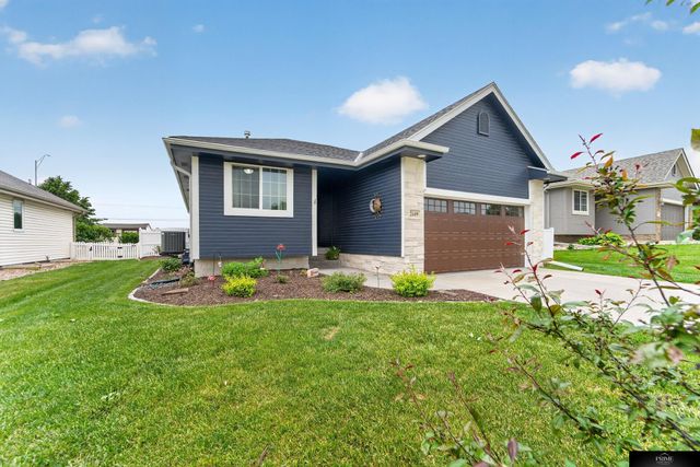 2609 Aberdeen Drive, Papillion, NE 68133