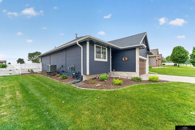 2609 Aberdeen Drive, Papillion, NE 68133