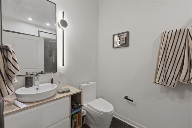 4177 W Belmont Avenue 002, Chicago, IL 60641