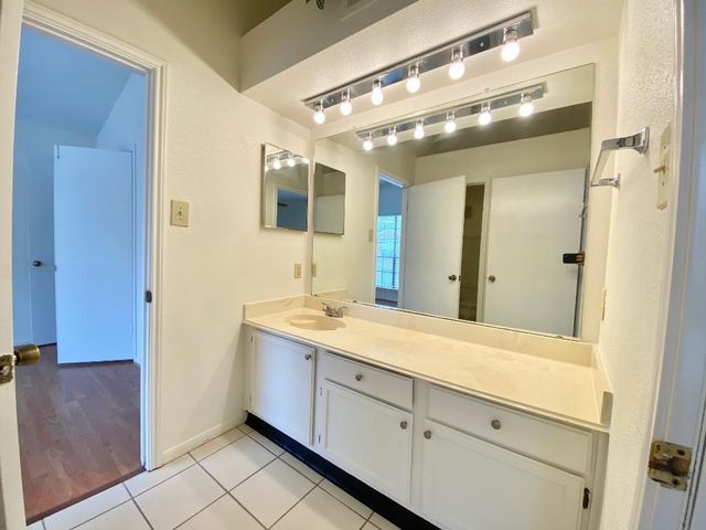 2121 El Paseo Street 1604, Houston, TX 77054