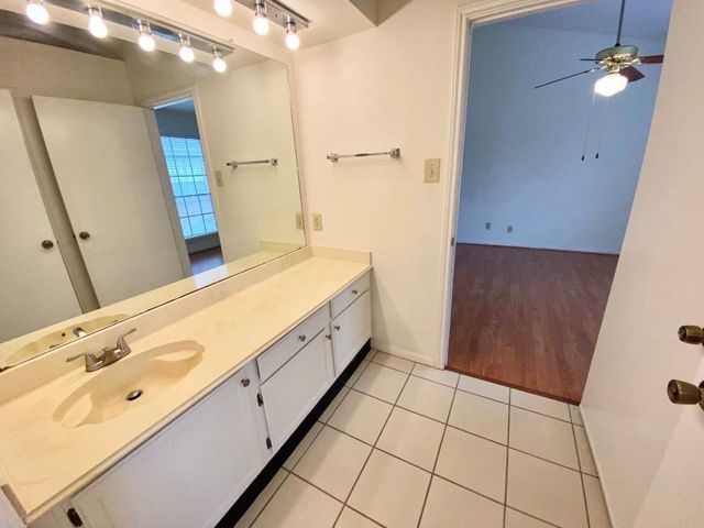 2121 El Paseo Street 1604, Houston, TX 77054