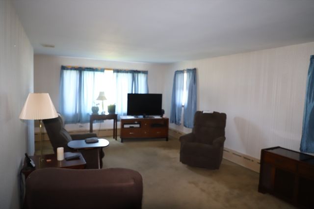 25 Peer St., Springfield, MA 01109