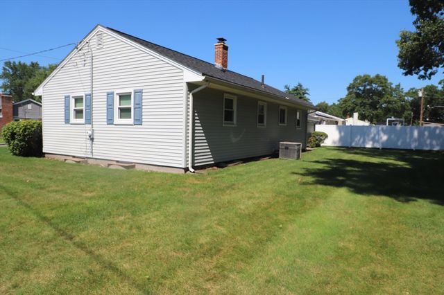 25 Peer St., Springfield, MA 01109