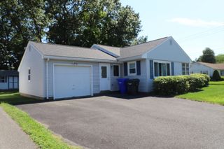 25 Peer St., Springfield, MA 01109