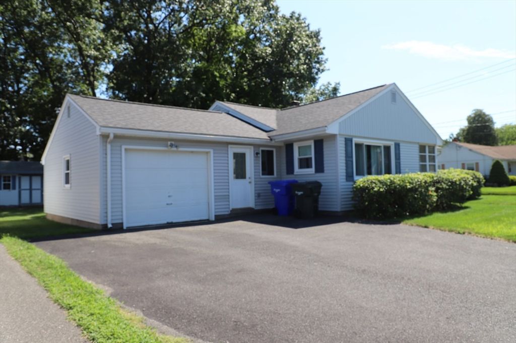 25 Peer St., Springfield, MA 01109