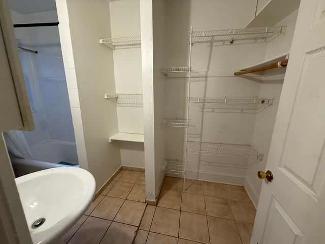 1135 W Lunt Avenue 301, Chicago, IL 60626