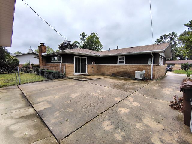 15017 Sunset Avenue, Oak Forest, IL 60452