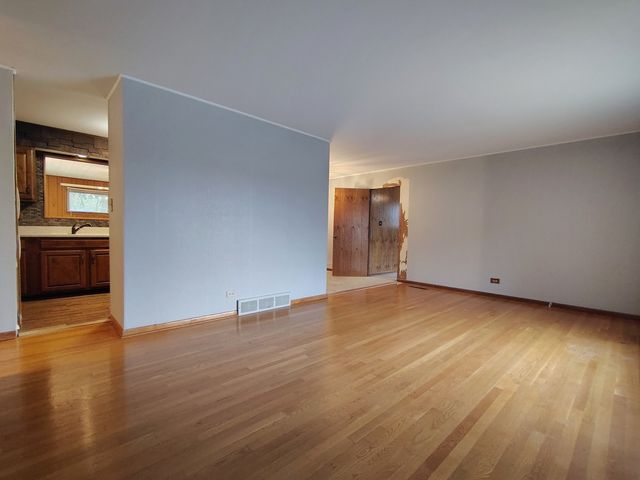 15017 Sunset Avenue, Oak Forest, IL 60452